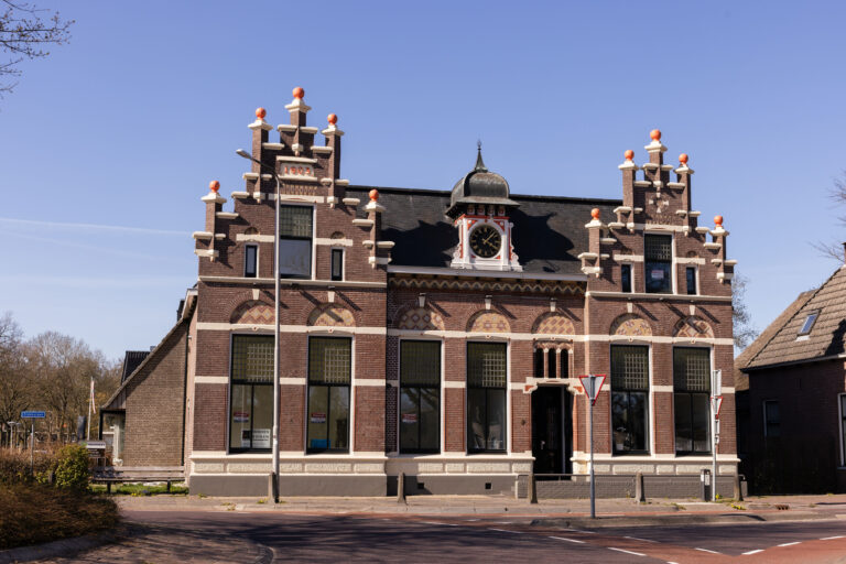 Raadshuis Ruinerwold, verbouw 9 appartementen in het voormalig gemeentehuis